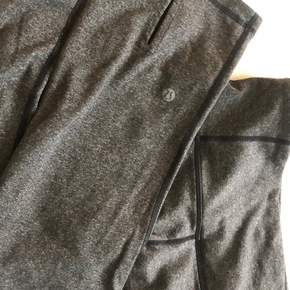 Lululemon legging size 4 - Picture 2 of 4